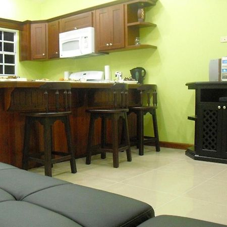 Piarco Village Suites Eksteriør bilde