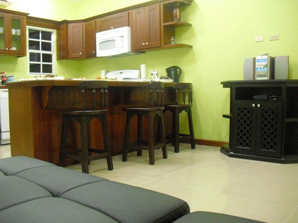 Piarco Village Suites Eksteriør bilde